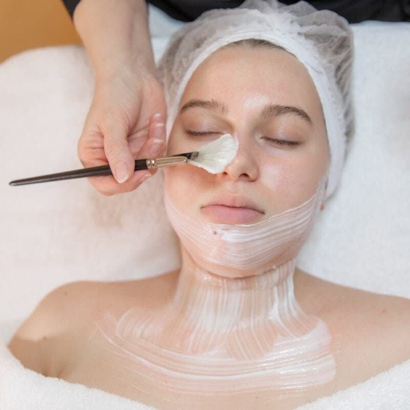 Klassische Gesichtsbehandlung mit Maske bei Eve’s Beauty Lounge
