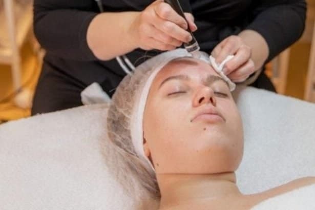 Gezielte Nadelepilation Behandlung bei Eve’s Beauty Lounge
